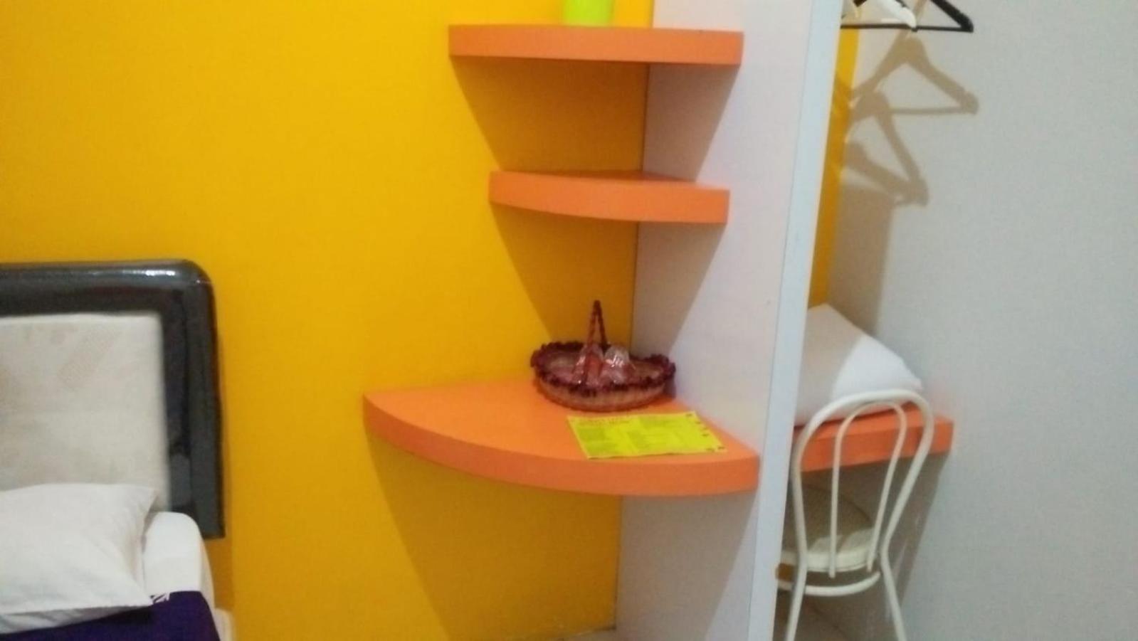 Clover Homestay Probolinggo Exteriör bild