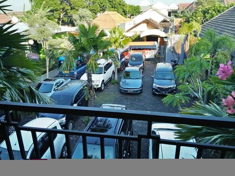 Clover Homestay Probolinggo Exteriör bild