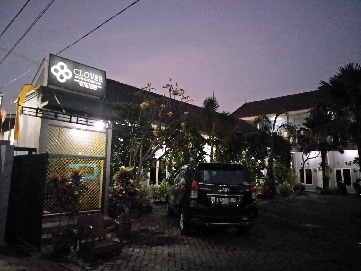 Clover Homestay Probolinggo Exteriör bild